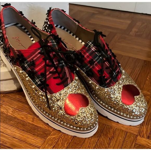 Betsey Johnson gold and red funky loafers - Picture 4 of 10